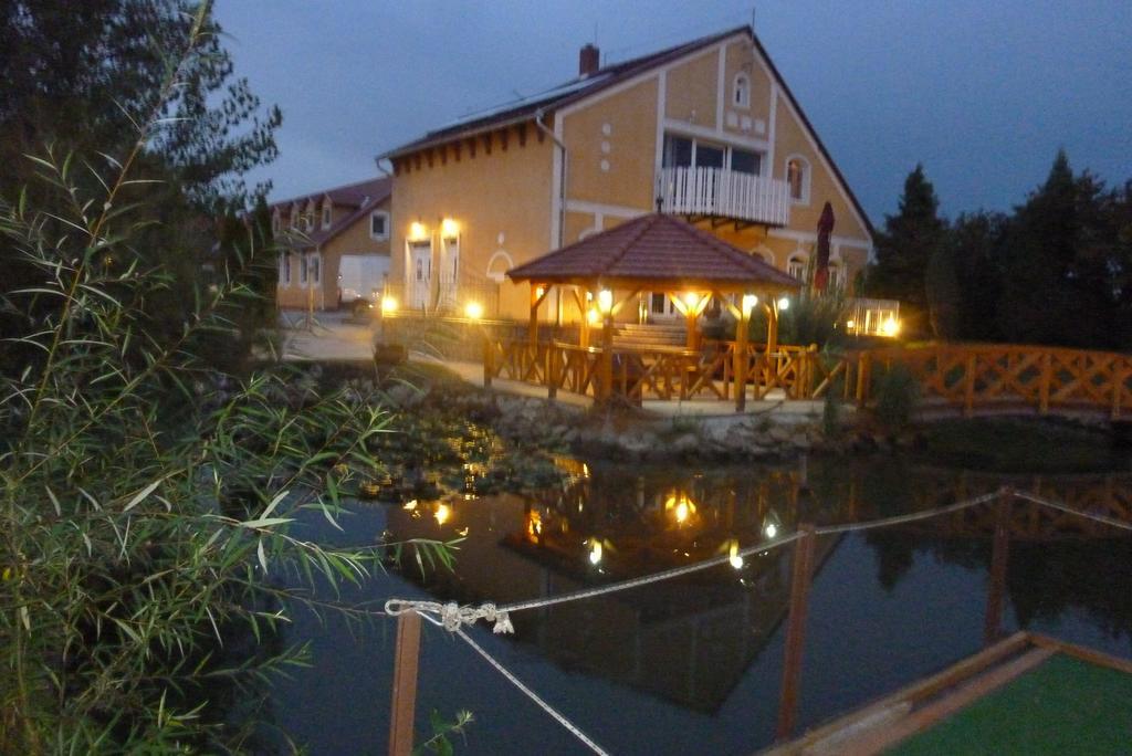 Hotel Aldos Panzio Farád Zewnętrze zdjęcie